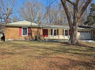 1272 Bonheur Dr, Saint Louis, MO 63146