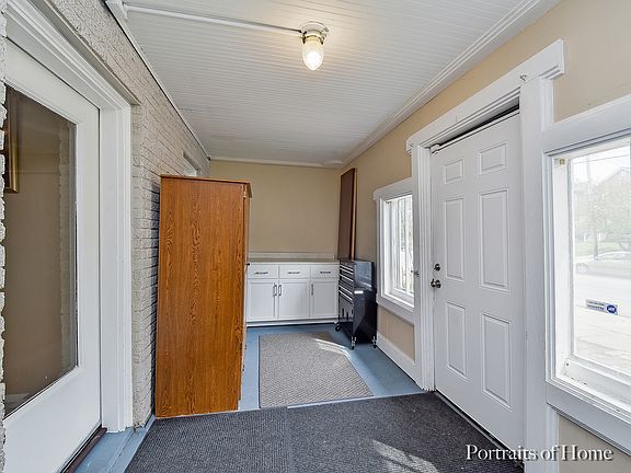 3rd image of 337 S Broadway