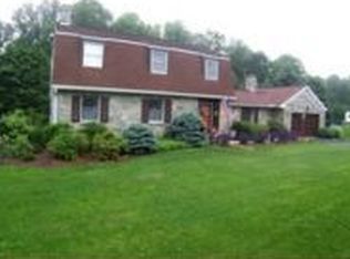 945 Skyline Ave, Lititz, PA 17543