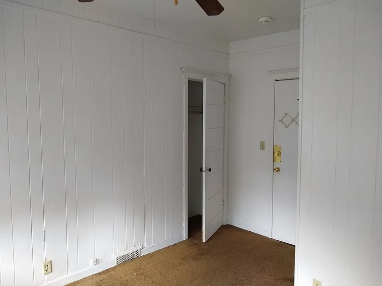 322 Augusta Ave — Photo 12