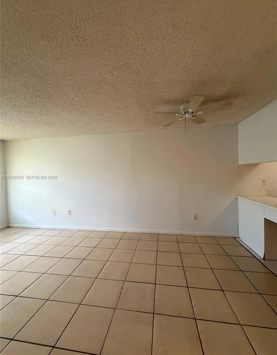 New World Condo Apts Iii — Photo 3