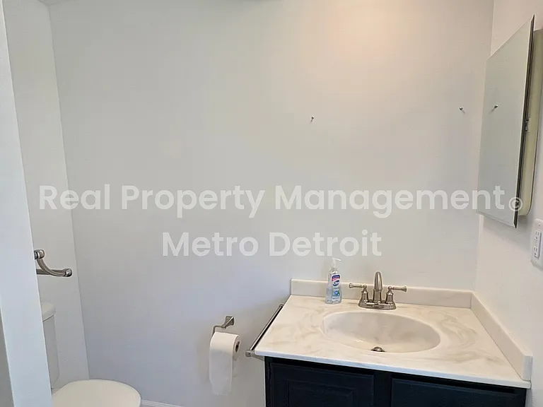 3028 Caswell Dr — Photo 18