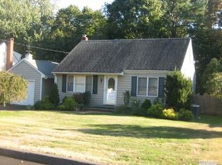 60 Magerus St, Huntington Station, NY 11746