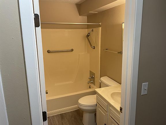 3rd image of 1711 Lincoln Ave #3B