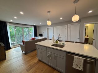 10 Everett St #301, Boston, MA 02128