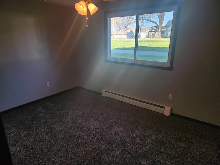 450 Laurel St — Photo 9