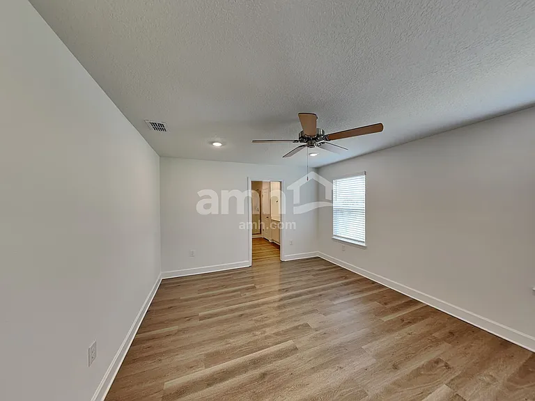3217 Muscatine Ave — Photo 12