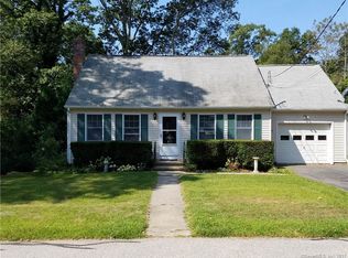 14 S Beechwood Rd, Niantic, CT 06357