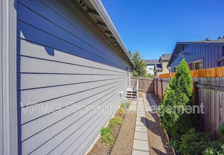 13801 NE 33rd Cir — Photo 31