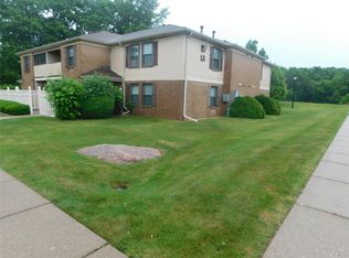 19570 N Northridge Dr, Northville, MI 48167