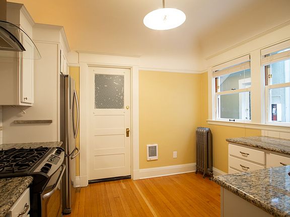 5th image of 209 NW 23rd Ave #103