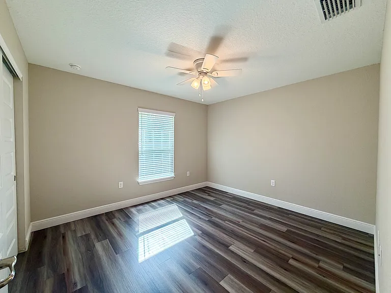 210 Oak Ln — Photo 22