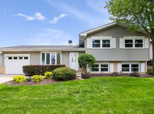 621 Sherwood Ln, Schaumburg, IL 60193