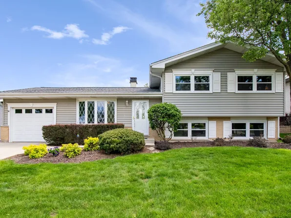 621 Sherwood Ln, Schaumburg, IL 60193
