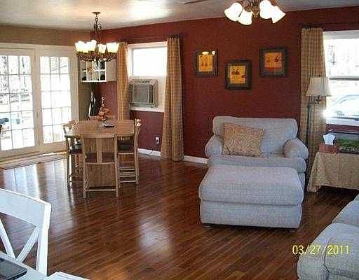 2nd image of 2527 Chateau Dr