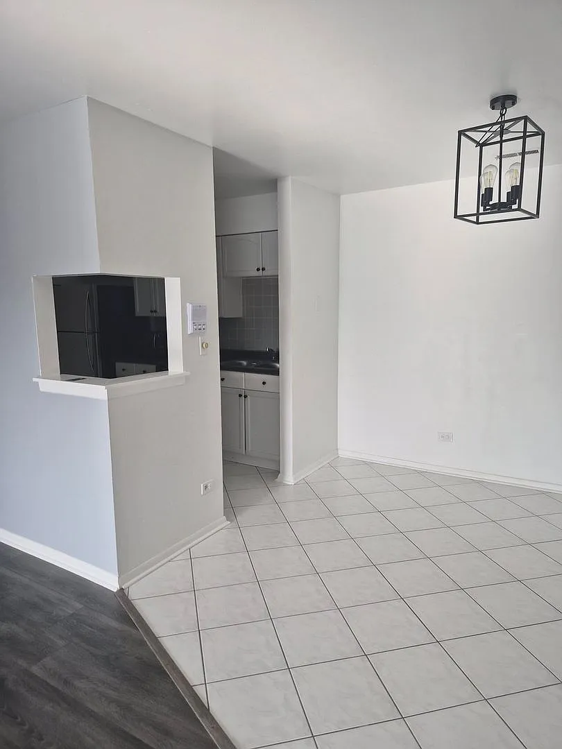 Private & Peaceful 2BR Condo in Wheaton — Photo 3