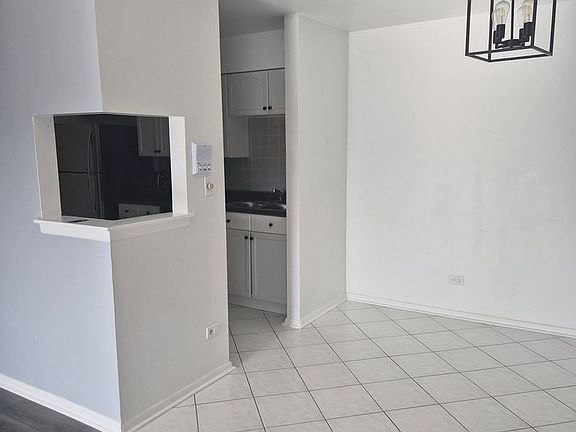 3rd image of 1424 Stonebridge Cir APT L9