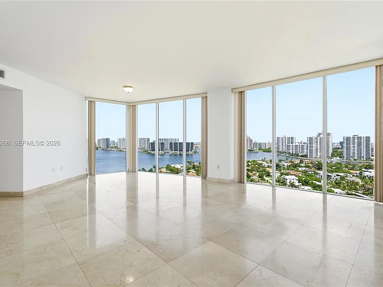 18671 Collins Ave #2304 — Photo 2