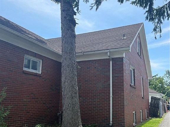 4th image of 1621 E Delavan Ave