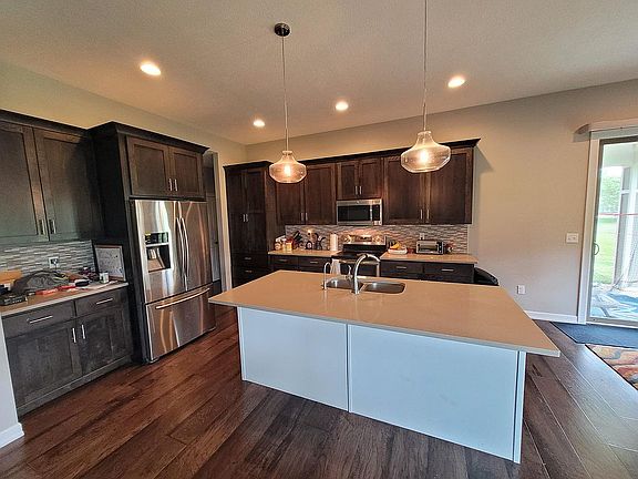 4th image of 612 Bluestem Trl