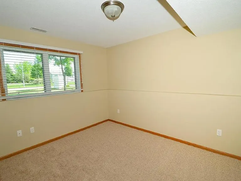 4740 Pines Cir — Photo 4