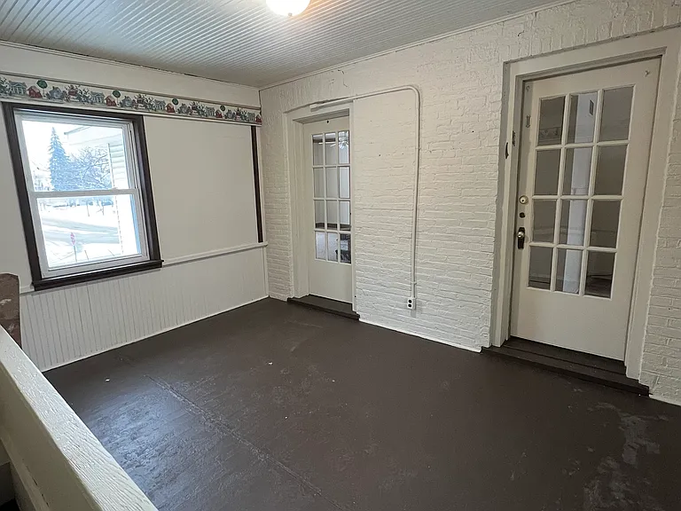 Front Porch/Breezeway
