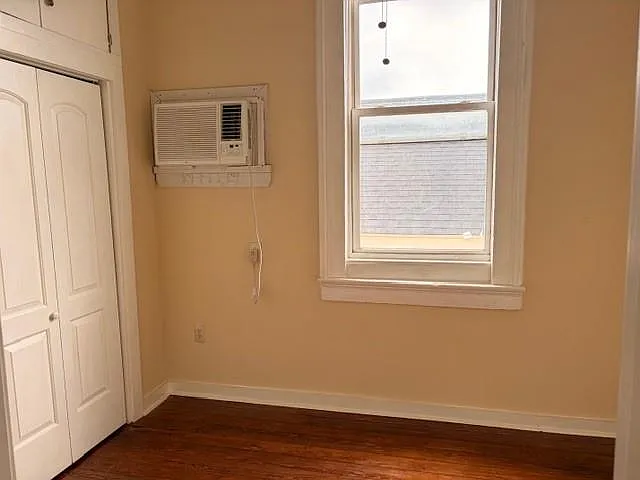 3 bed, 1.0 bath, 866 sqft, $1,500 — Photo 4