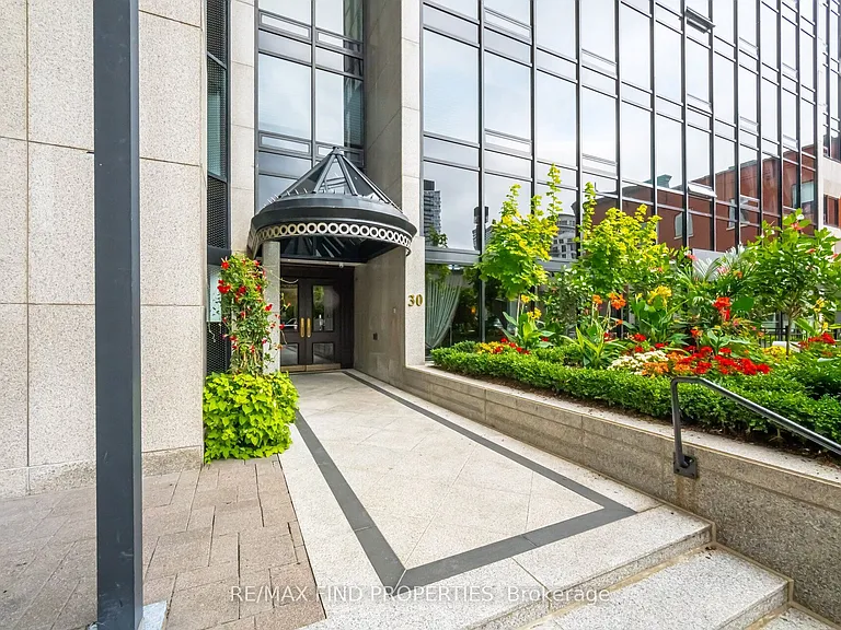 30 Wellington St E #901 — Photo 3
