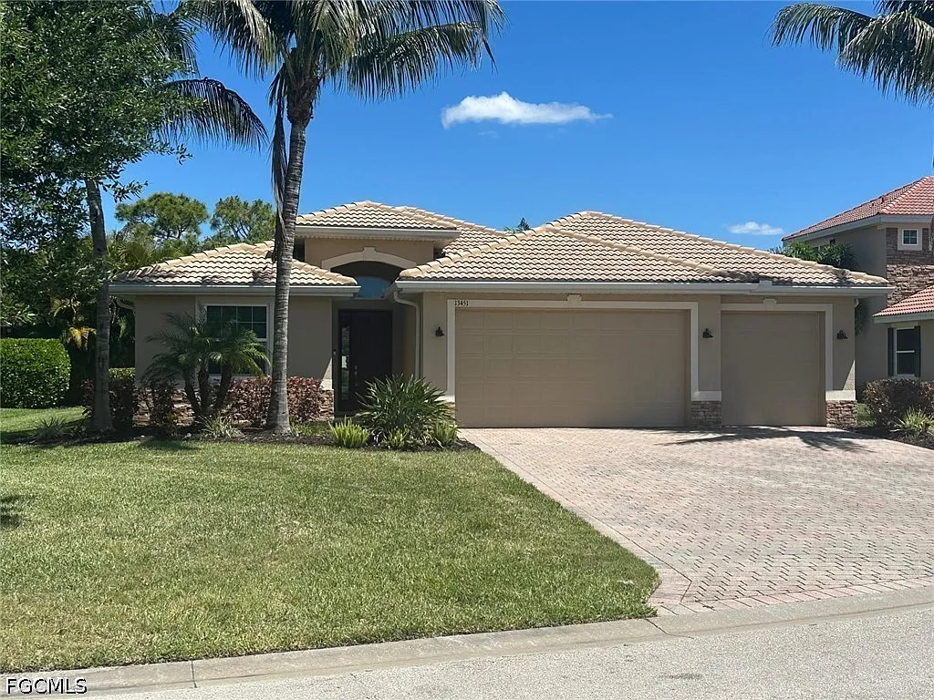 3 bed, 2.0 bath, 1998 sqft, $3,795 — Photo 1