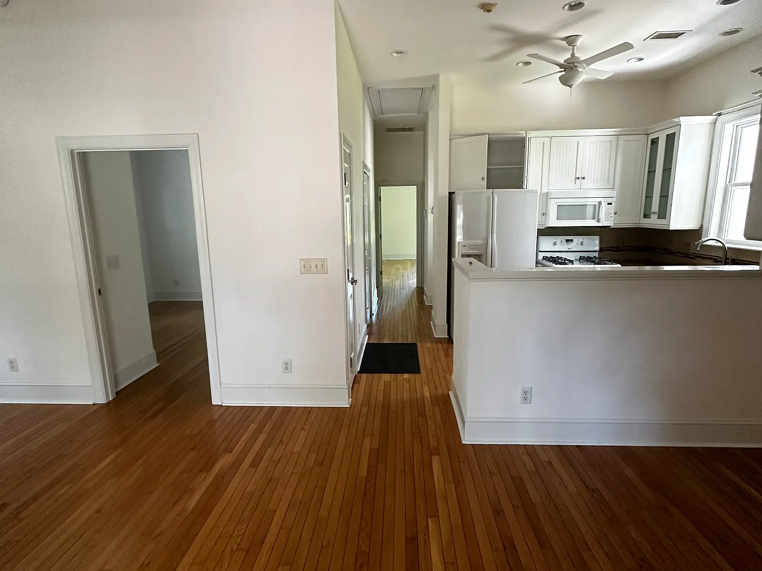 3 bed, 1350 sqft, $2,350 — Photo 3