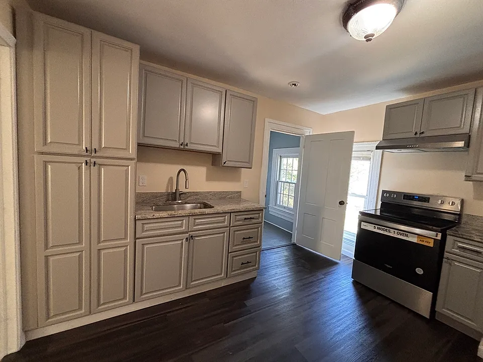 4 Crown St #2