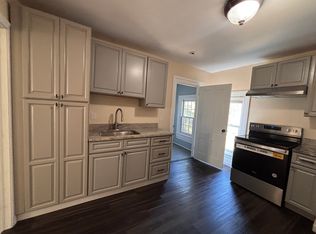 4 Crown St #2, Worcester, MA 01609