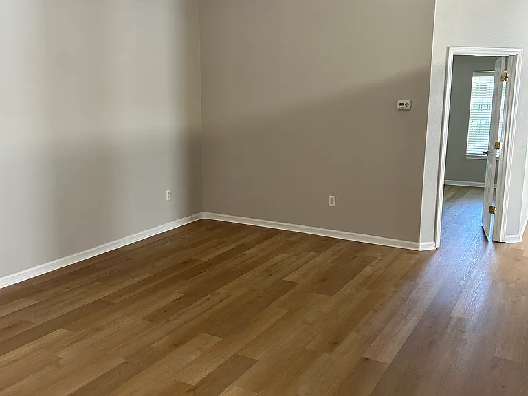 716 Mackenzie Cir — Photo 4