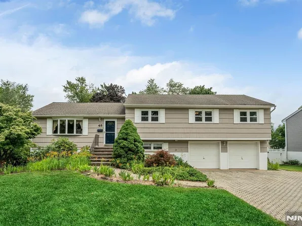 48 Andover Dr, Wayne, NJ 07470