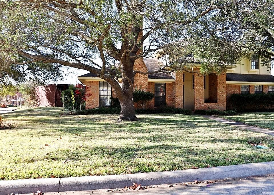 1st image of 801 Lake Meadows Cir