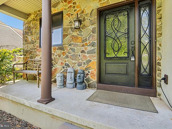 2nd image of 837 Mountaintop Dr