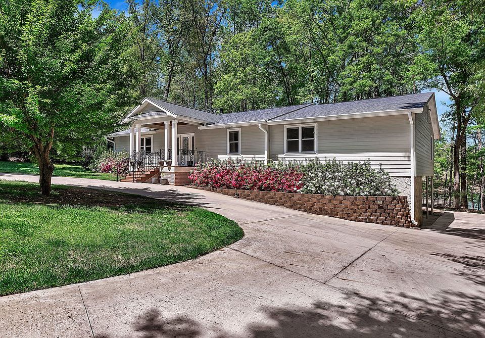 1st image of 400 Paradise Cir