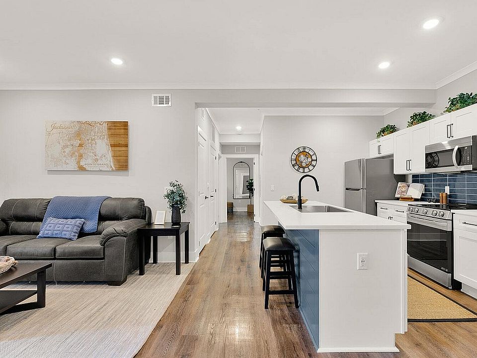 Pointe Grand Kitchen Living 2