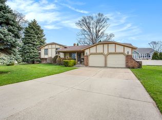 5420 Palm Dale Ct SW, Wyoming, MI 49519
