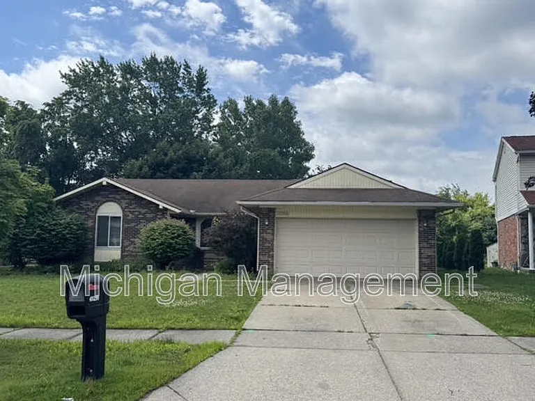 45299 Indian Creek Dr — Photo 1