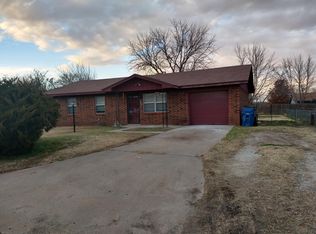 30 Miller Dr, Chickasha, OK 73018
