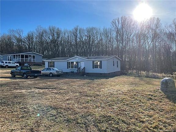 4th image of 416 Mountain Meadows Dr