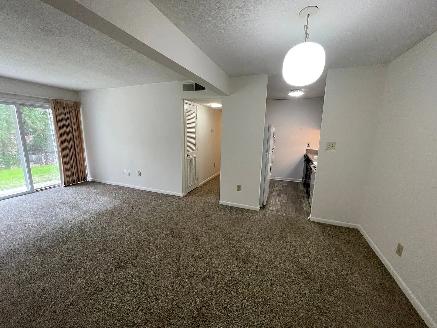 Perfectly located, quiet apartment complex just south of UNC, for graduate / med students - Inclu... — Photo 2