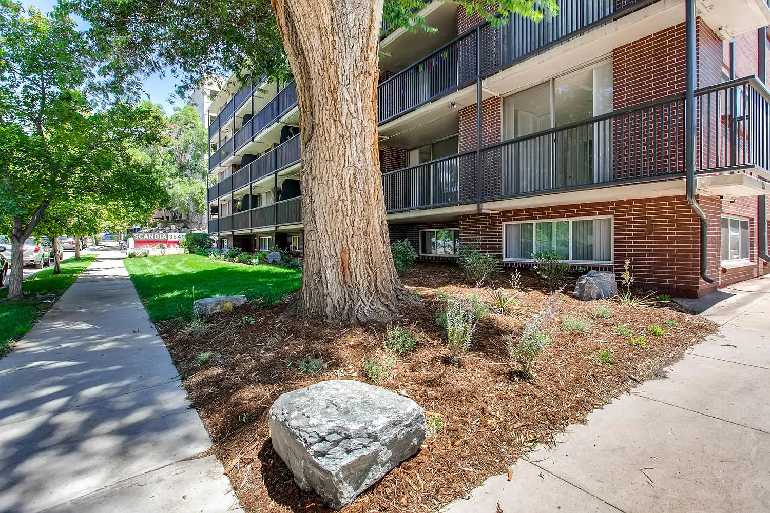 Scandia Apartments — Photo 3