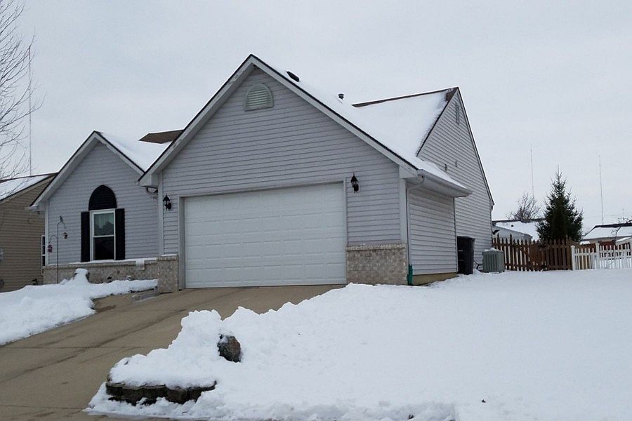 2nd image of 3301 Foxcroft Dr