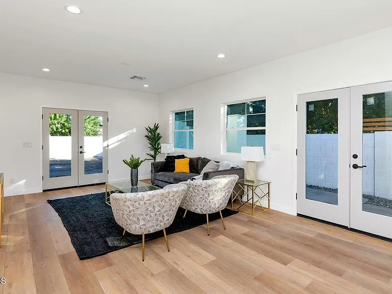 938 E Coronado Rd — Photo 19