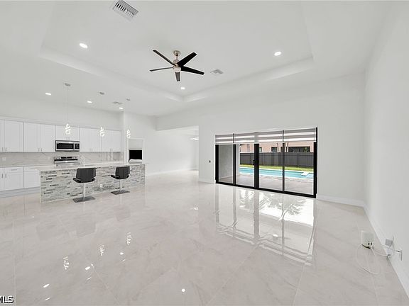 4th image of 104 SW 34th Pl