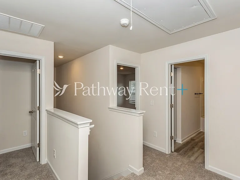 628 Mackenzie Cv — Photo 14
