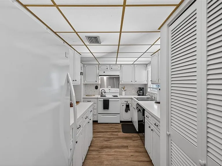 1200 N Shore Dr NE #201 — Photo 38