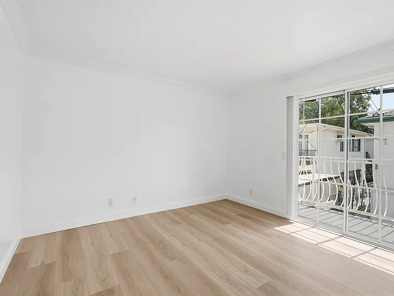 908 S Shenandoah St #104 — Photo 20